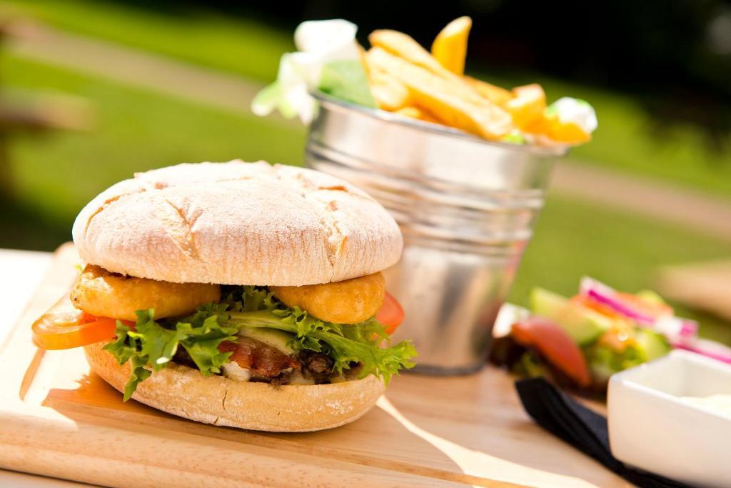 Yha Stratford-Upon-Avon Hostel Bagian luar foto