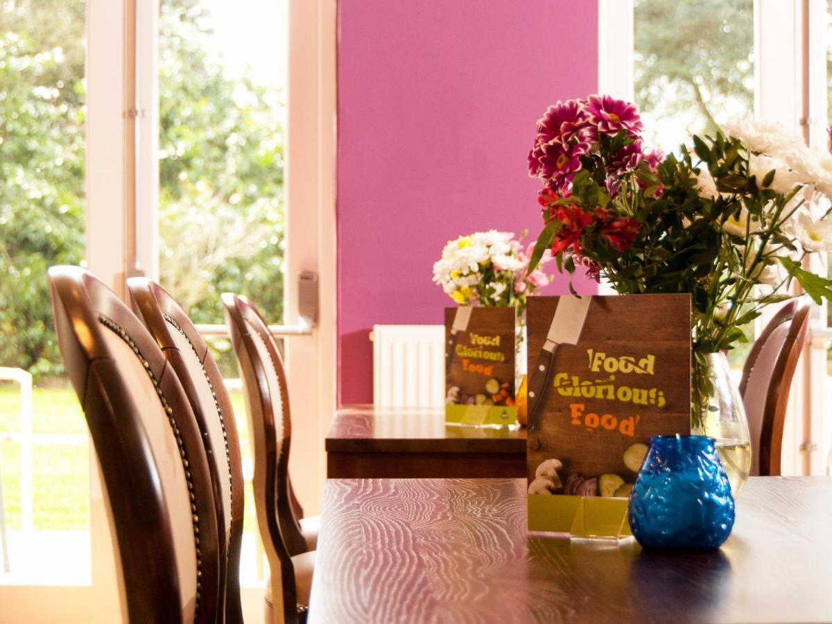 Yha Stratford-Upon-Avon Hostel Bagian luar foto